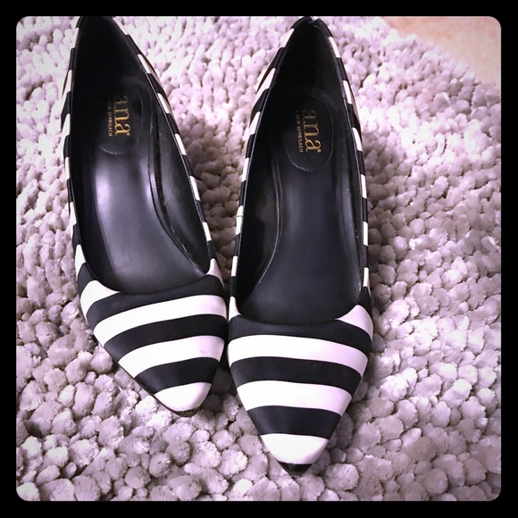 Shoes - Beautiful black and white striped heels